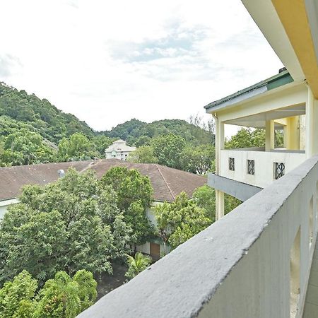 テルック バティック ホリデイ アパートメント Kampong Telok Batu エクステリア 写真